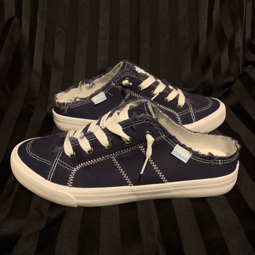 Obtaom Navy Blue Canvas Sneakers